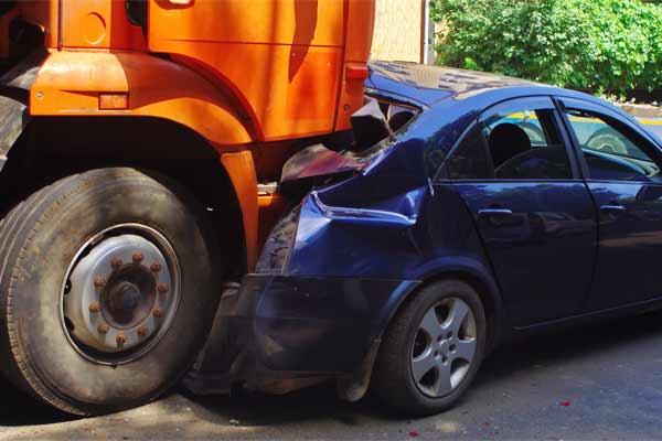 Taking these steps at the scene of a truck accident can improve your claim.